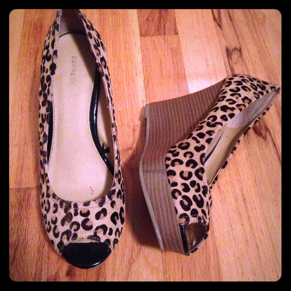 Express ✨cheetah print wedges with brown cork